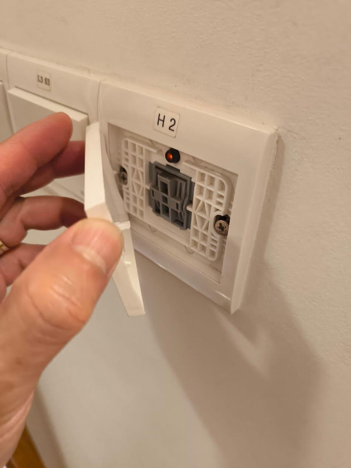 Water heater isolator switch replacement